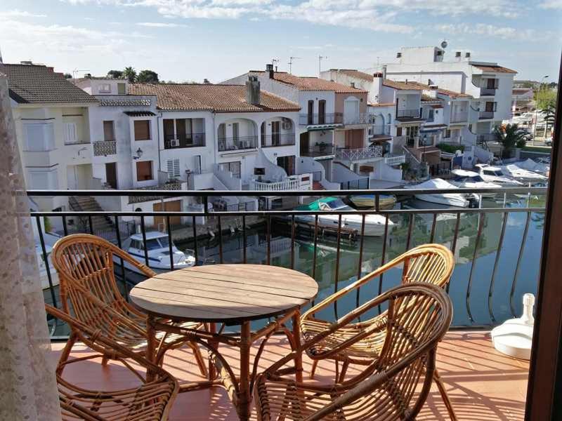Estudi Amb Vistes Al Canal Apartment Empuriabrava Luaran gambar