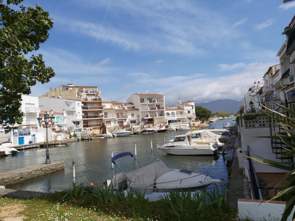 Estudi Amb Vistes Al Canal Apartment Empuriabrava Luaran gambar