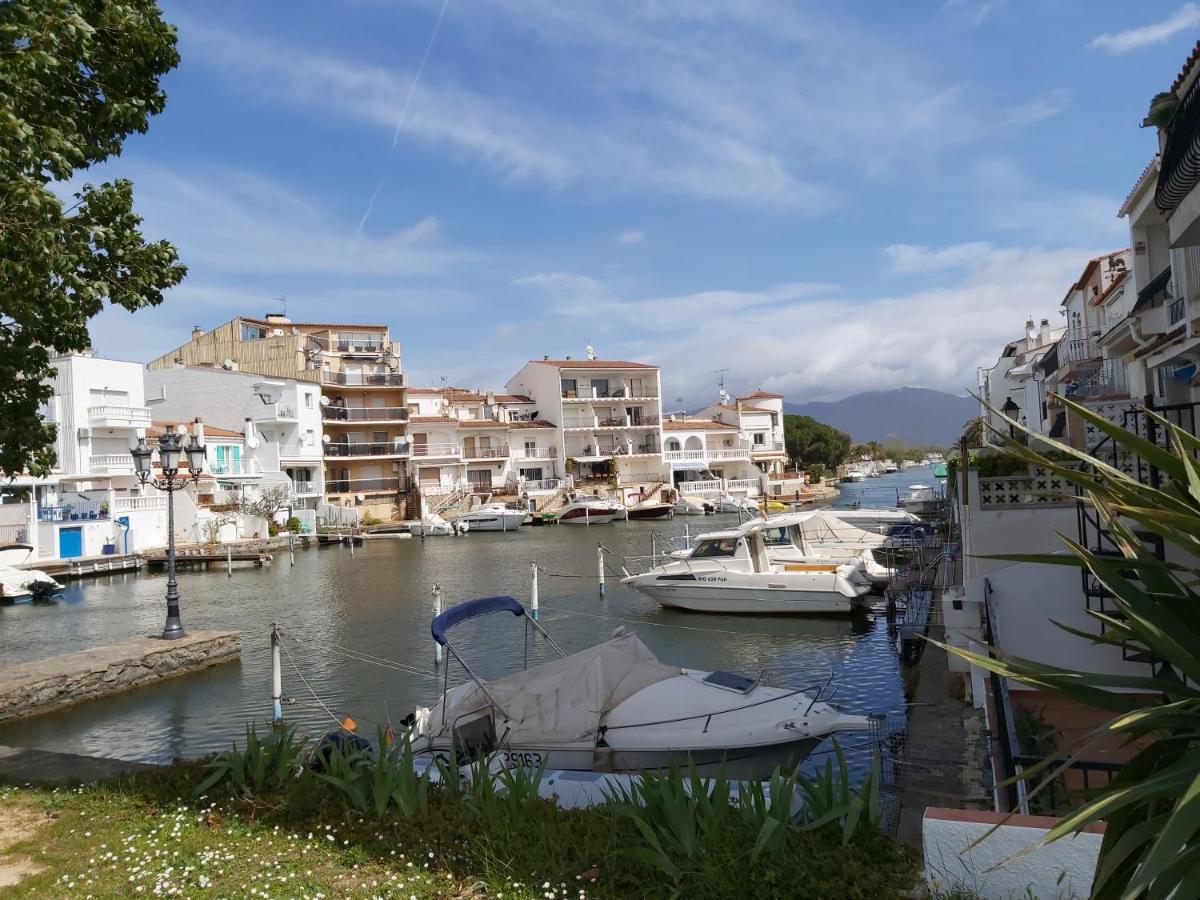 Estudi Amb Vistes Al Canal Apartment Empuriabrava Luaran gambar